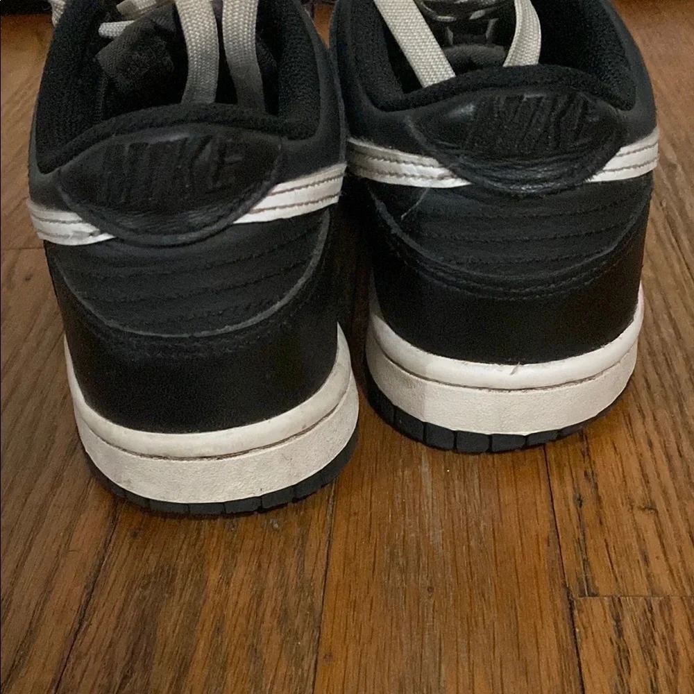 Nike Black ans white dunks size 4y